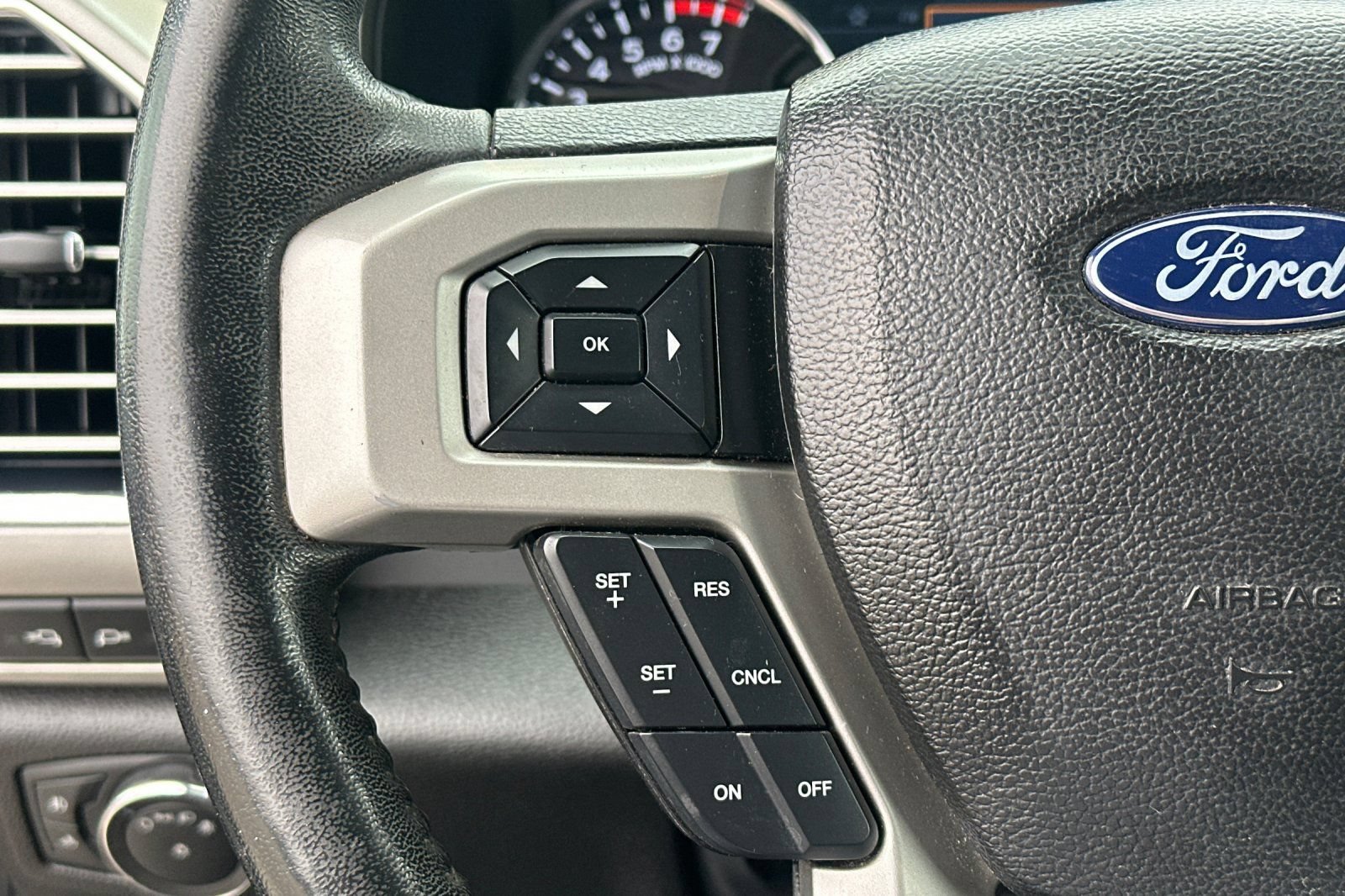 Used 2017 Ford F250 Lariat w/ Lariat Value Package AWD/4WD image 26