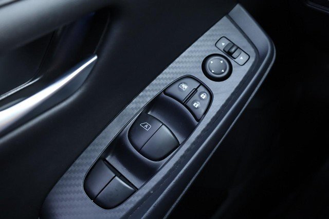 Certified 2025 Nissan Sentra SV FWD image 17