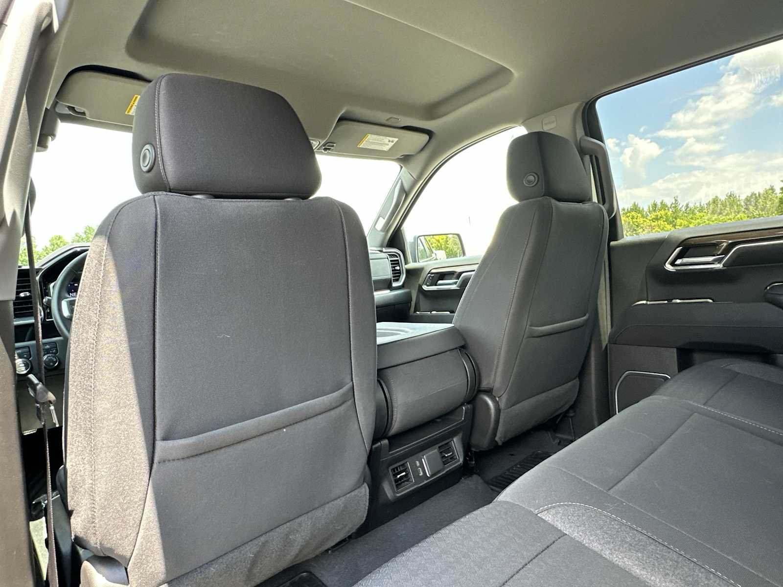 Used 2023 Chevrolet Silverado 1500 LT AWD/4WD image 19