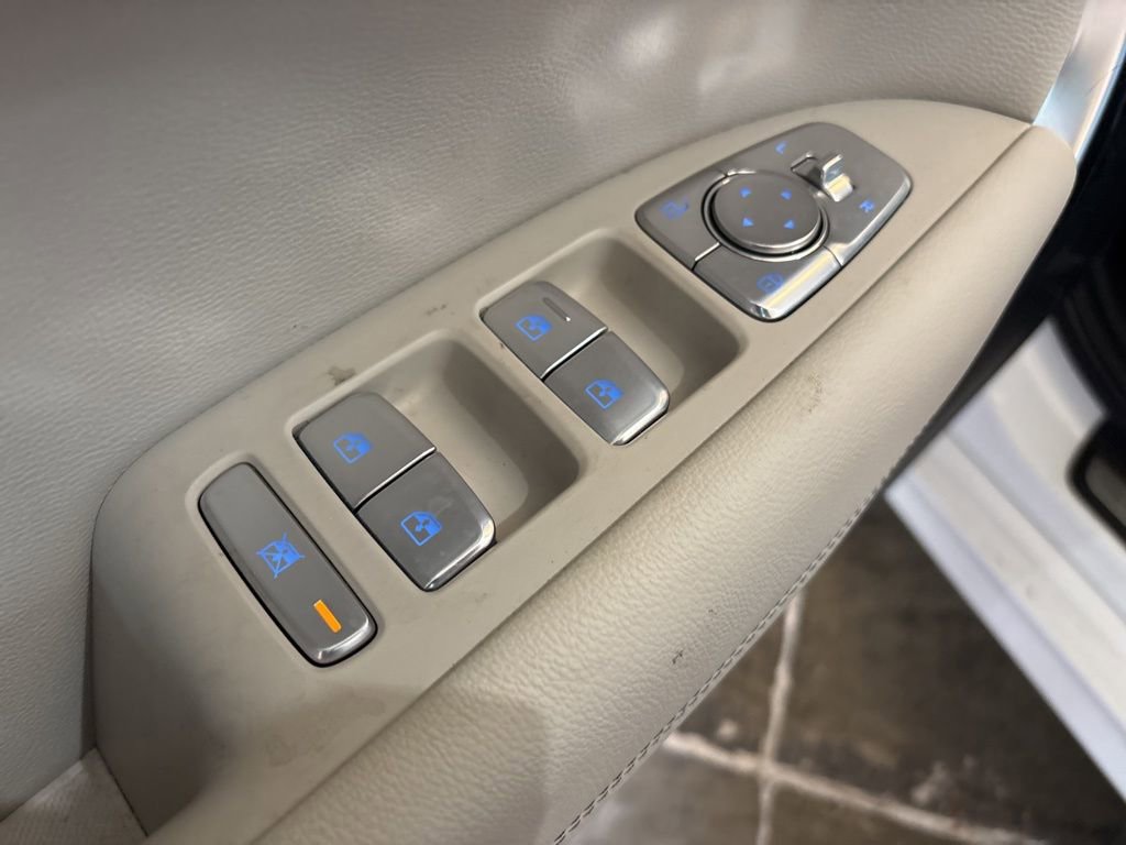 Used 2025 Genesis G70 2.5T image 19