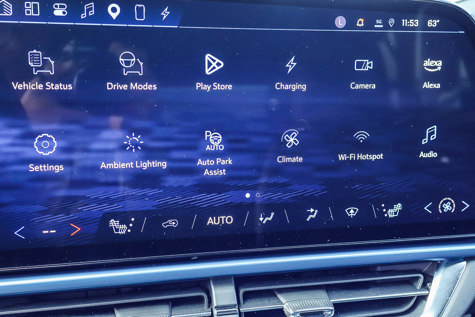 Used 2024 Chevrolet Equinox EV LT w/ Active Safety Package 3 AWD/4WD image 4