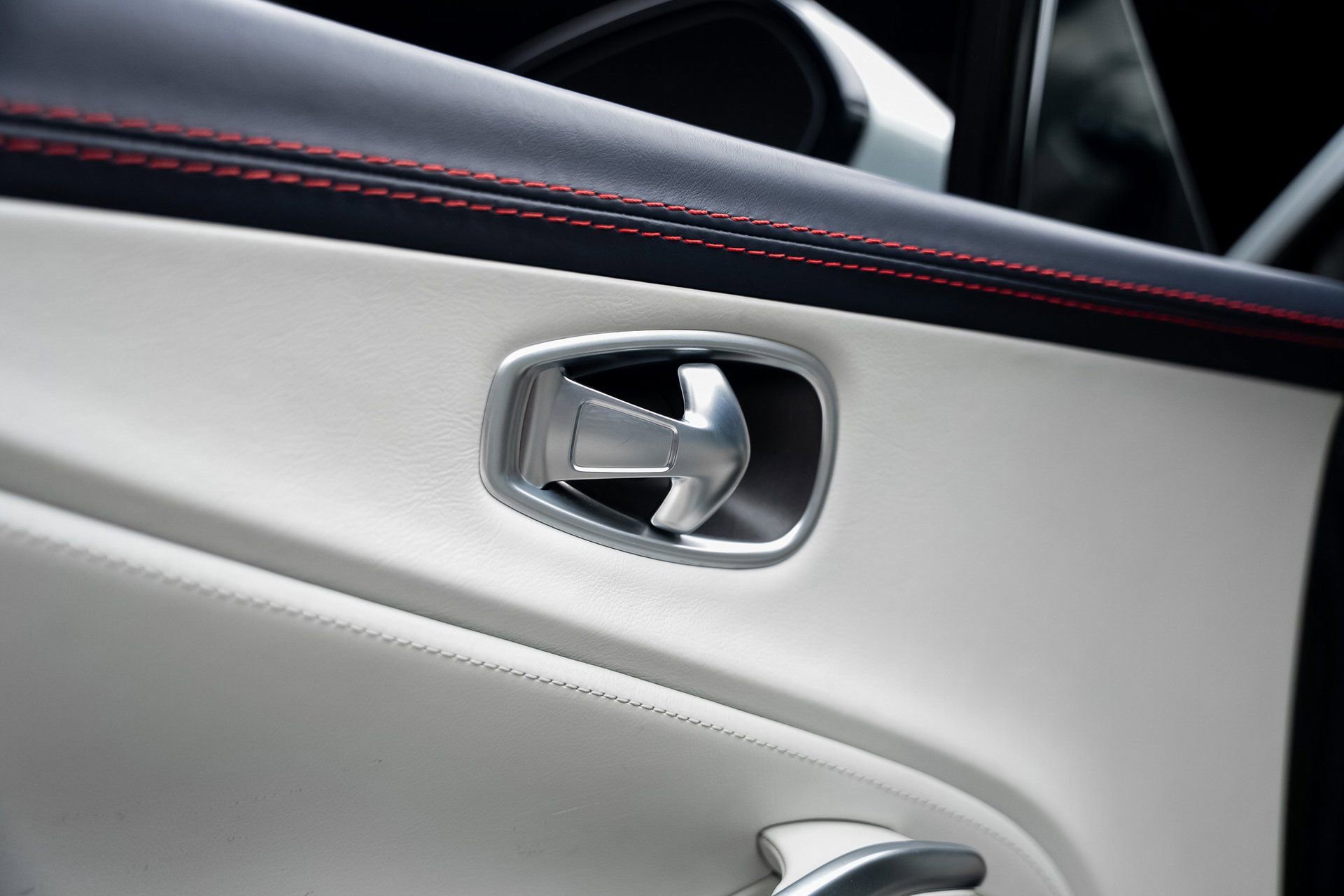 Used 2022 Aston Martin DBX image 54