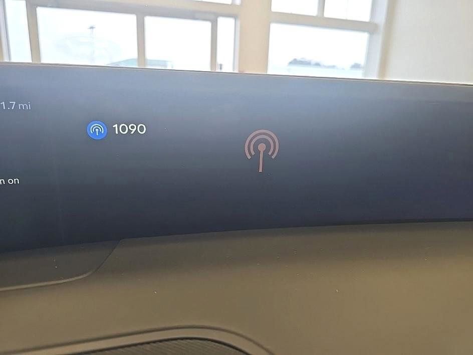 Used 2025 Lincoln Nautilus Reserve image 16