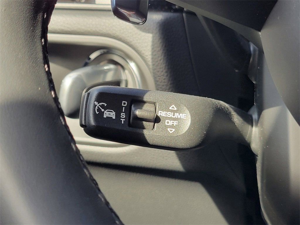 Certified 2025 Porsche Macan image 26