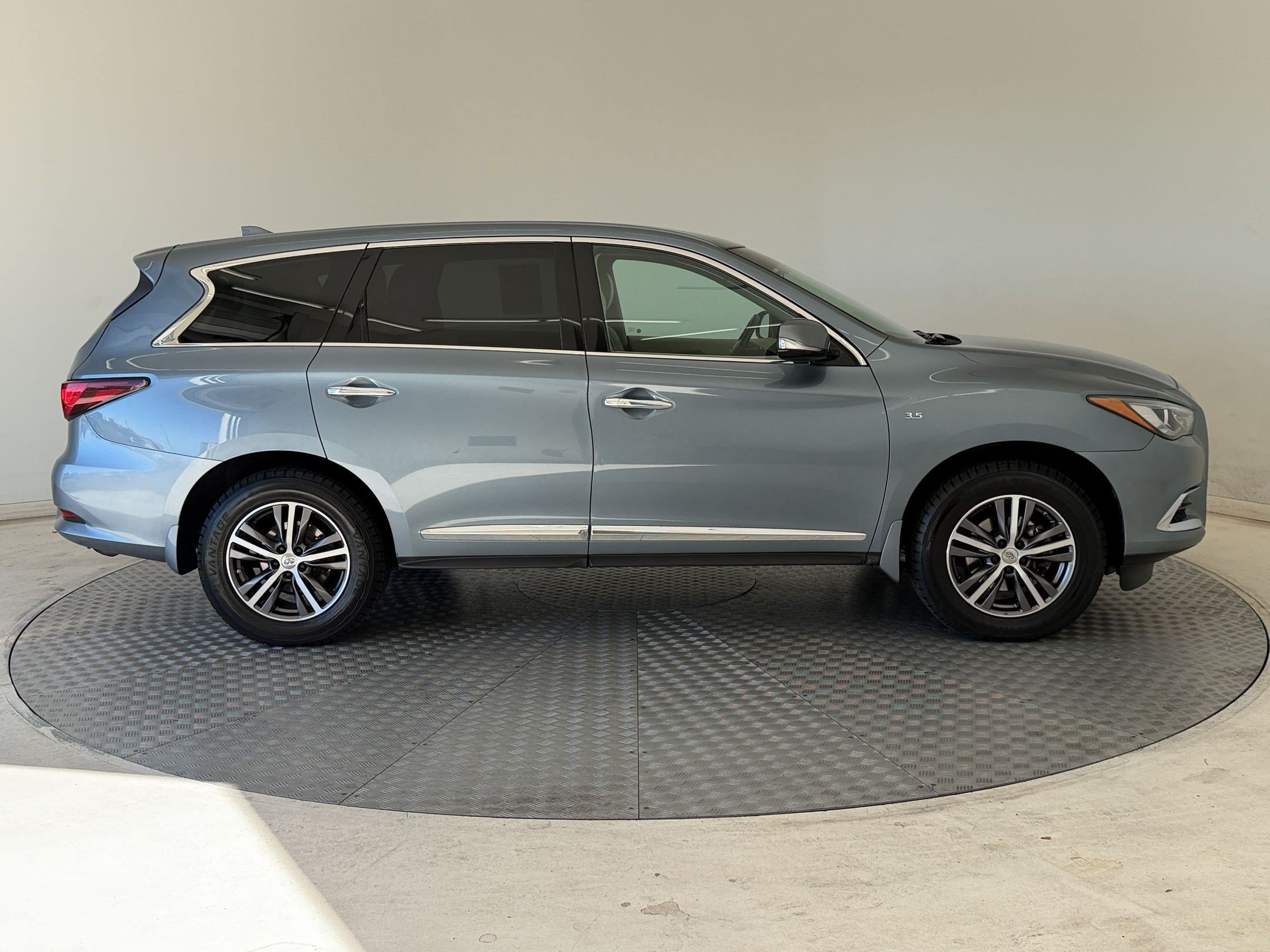Used 2017 INFINITI QX60 Luxe AWD/4WD image 8