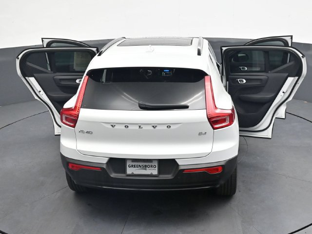 Used 2023 Volvo XC40 B4 Ultimate FWD image 38