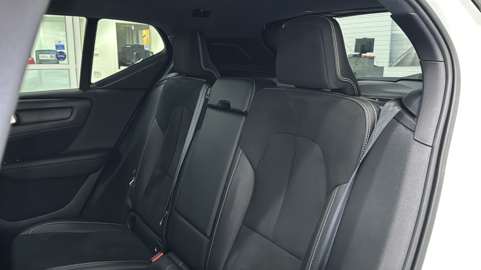 Used 2021 Volvo XC40 T5 R-Design w/ Protection Package AWD/4WD image 26