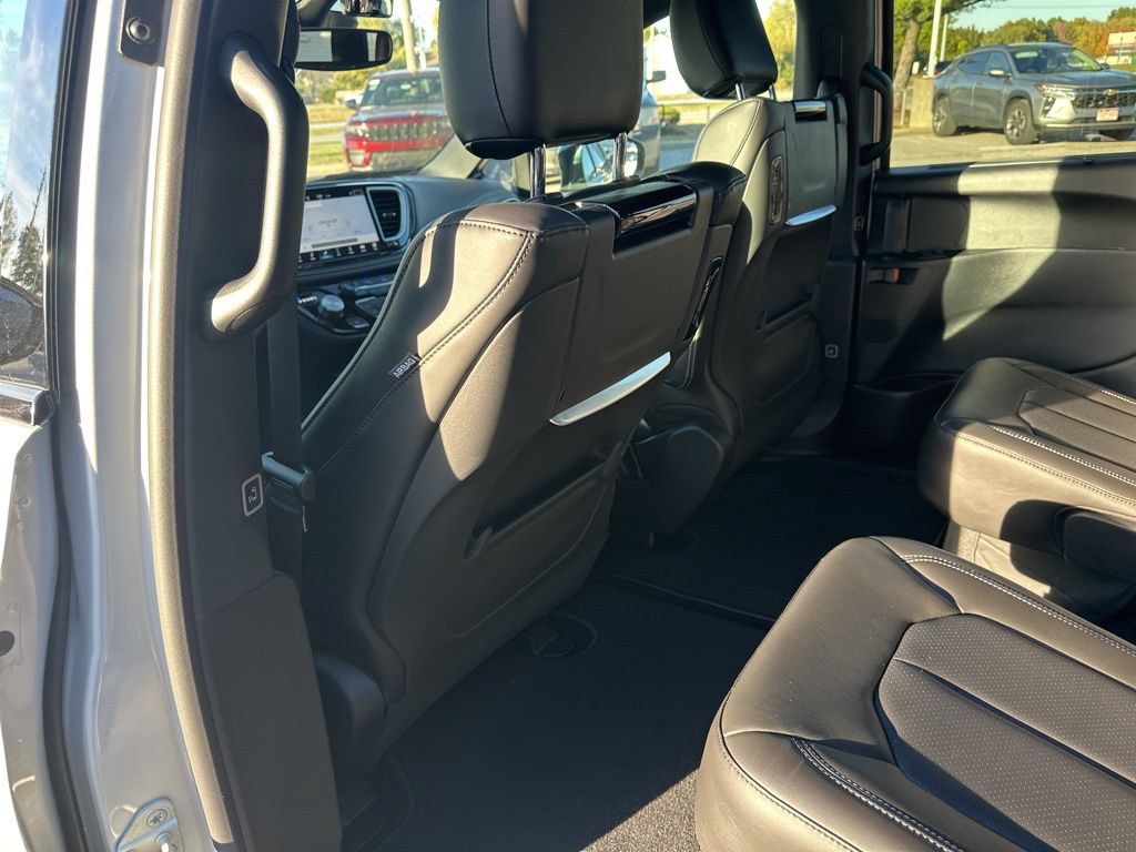 New 2026 Chrysler Pacifica Select FWD image 43
