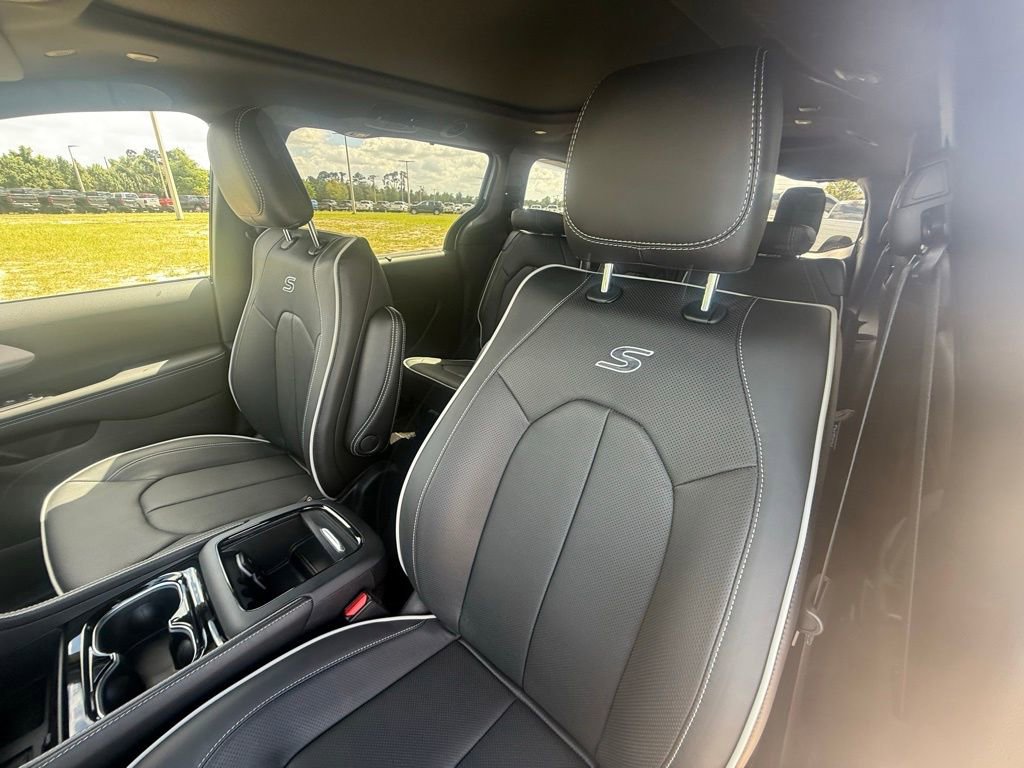 New 2026 Chrysler Pacifica Limited w/ S Appearance Package image 23