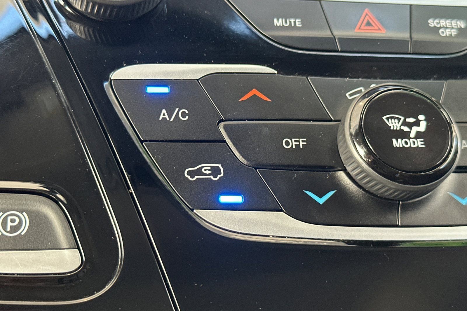 Used 2023 Chrysler Pacifica Touring-L image 30