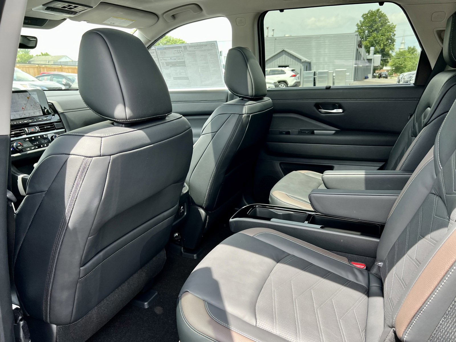 New 2025 Nissan Pathfinder Platinum image 34