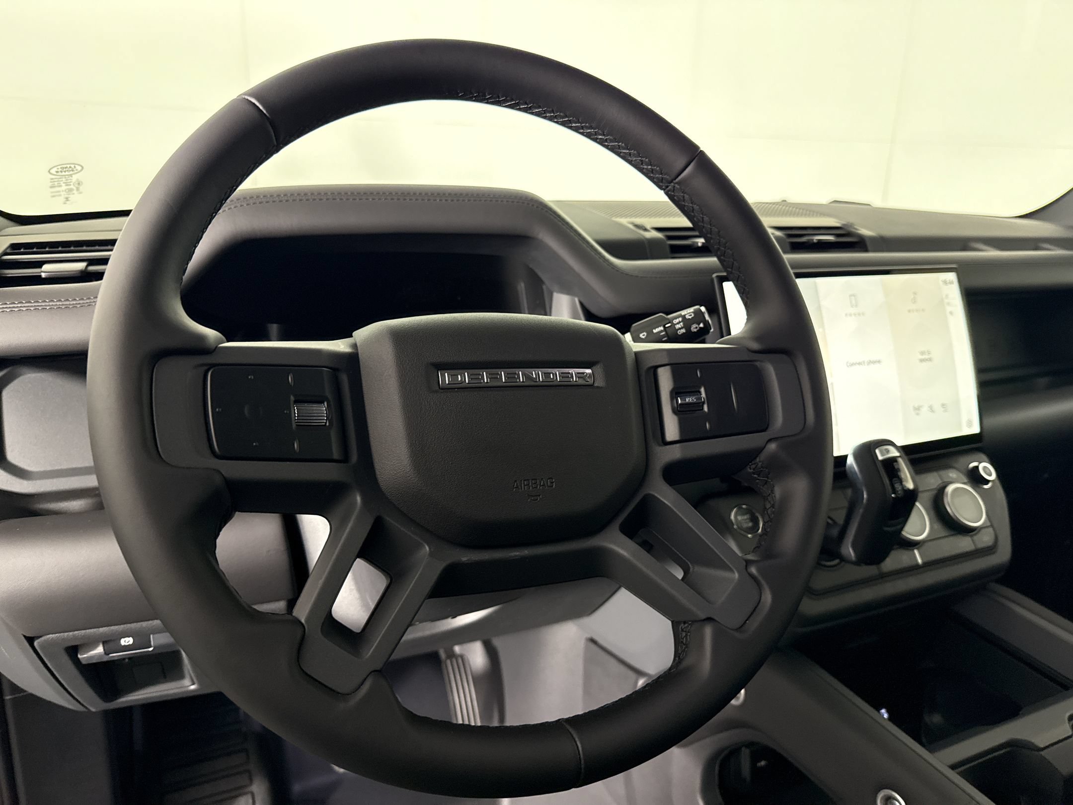 New 2026 Land Rover Defender 110 X-Dynamic SE AWD/4WD image 11