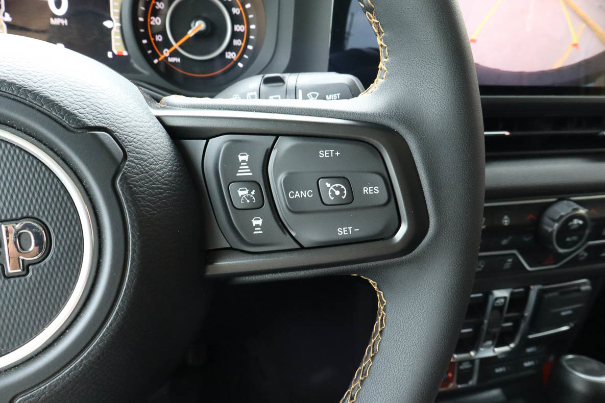 Used 2024 Jeep Wrangler Willys AWD/4WD image 32