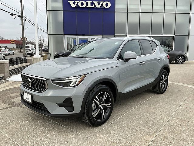Certified 2025 Volvo XC40 B5 Core image 3