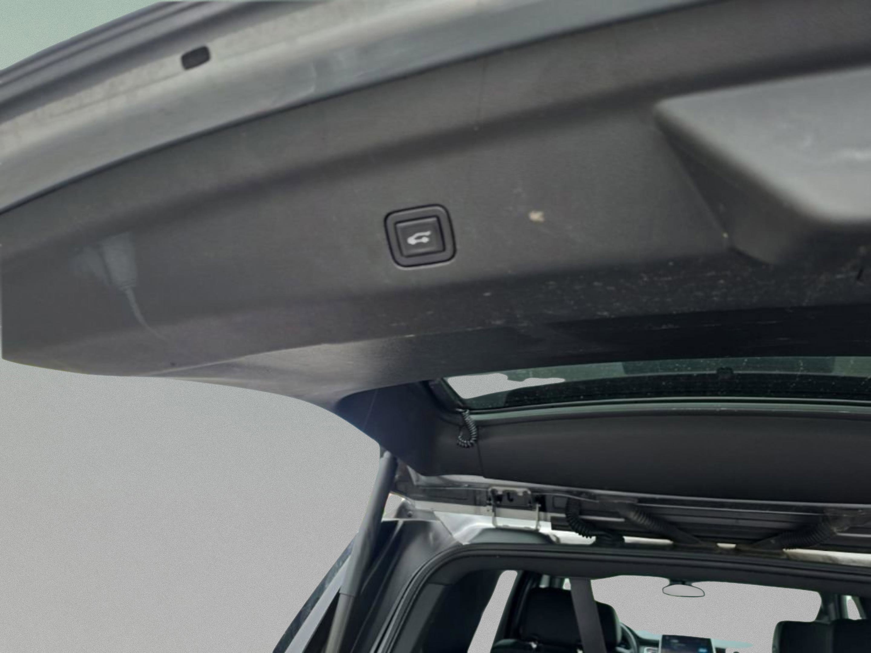 Used 2023 GMC Yukon SLT w/ SLT Premium Package RWD image 18