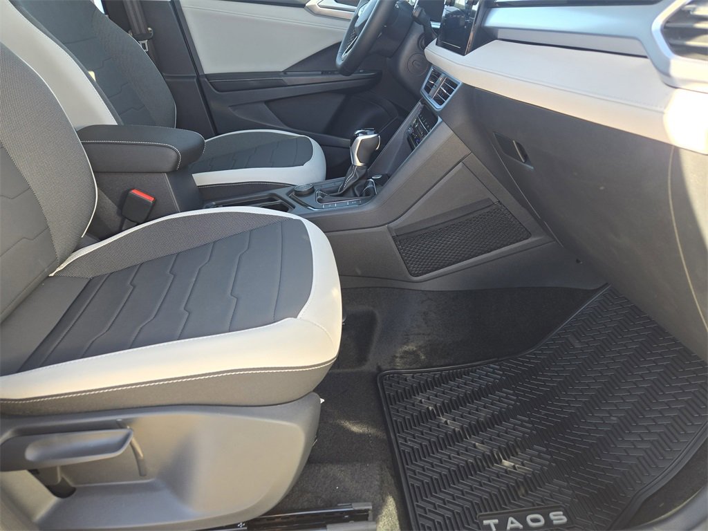 New 2026 Volkswagen Taos SE image 12