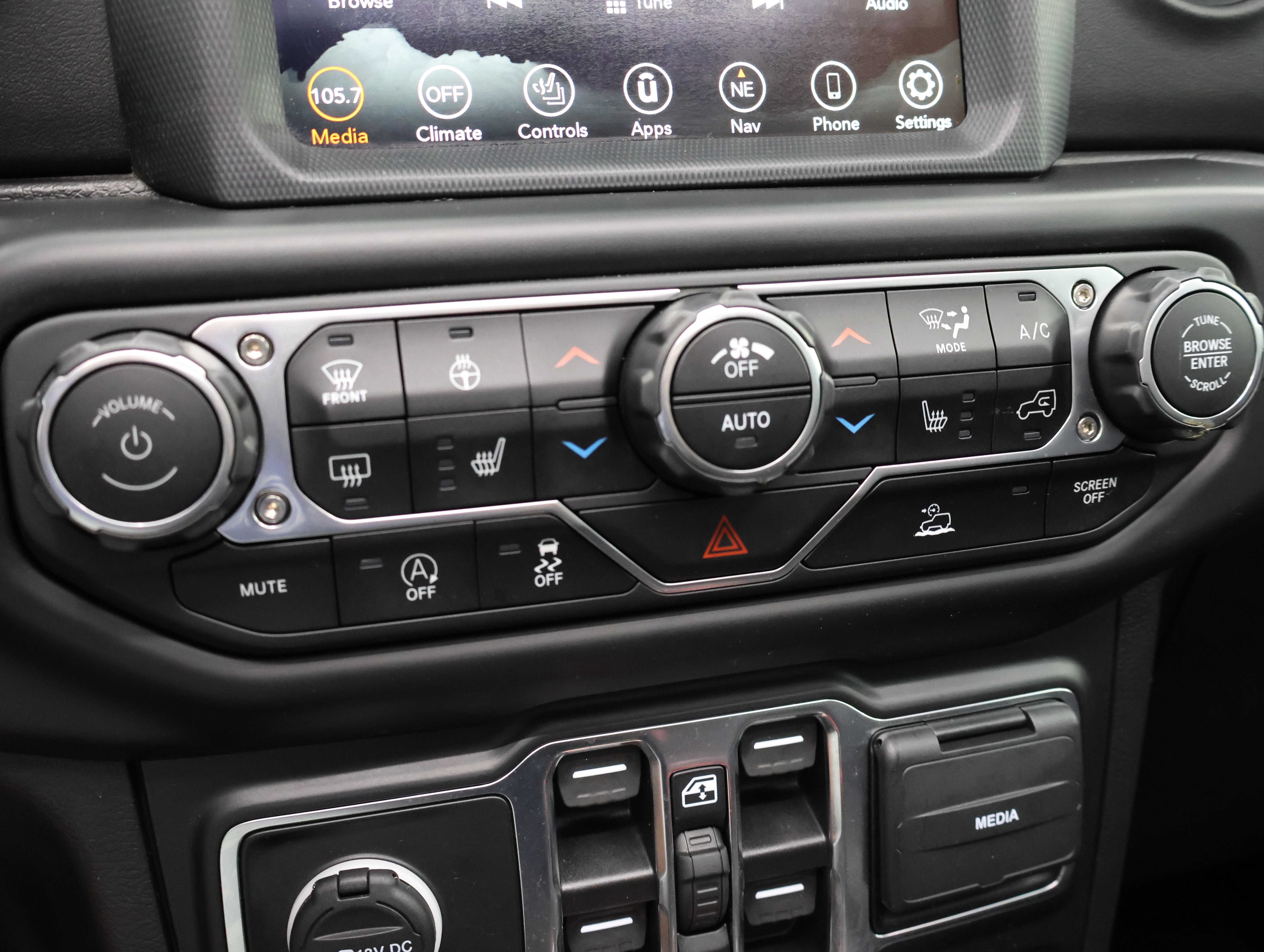 Used 2022 Jeep Wrangler Unlimited Sahara w/ LED Lighting Group AWD/4WD image 45