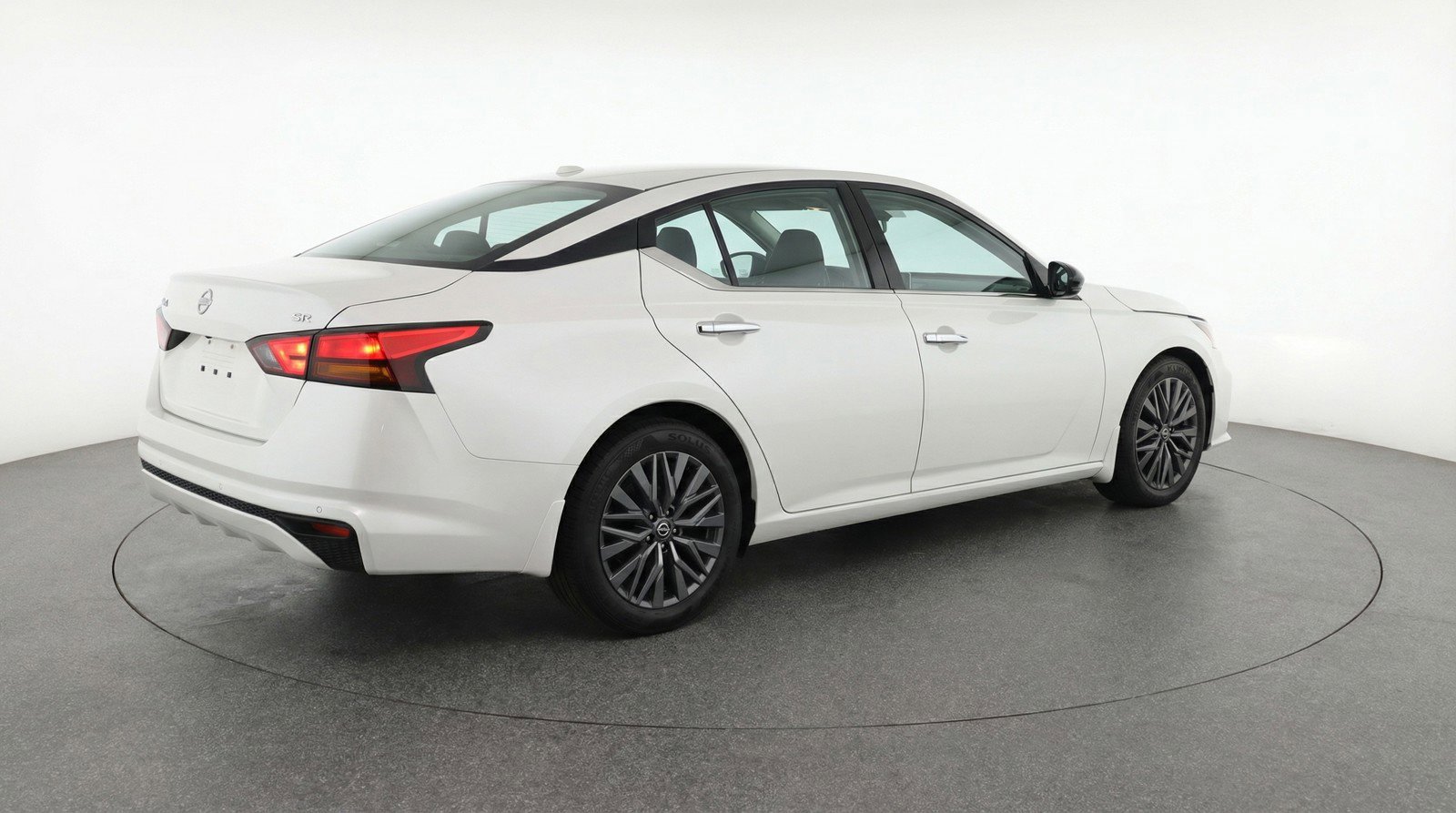 Used 2025 Nissan Altima 2.5 SV image 9