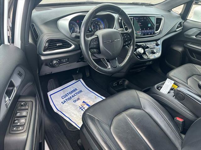 Used 2021 Chrysler Pacifica Touring-L w/ S Appearance Package AWD/4WD image 9