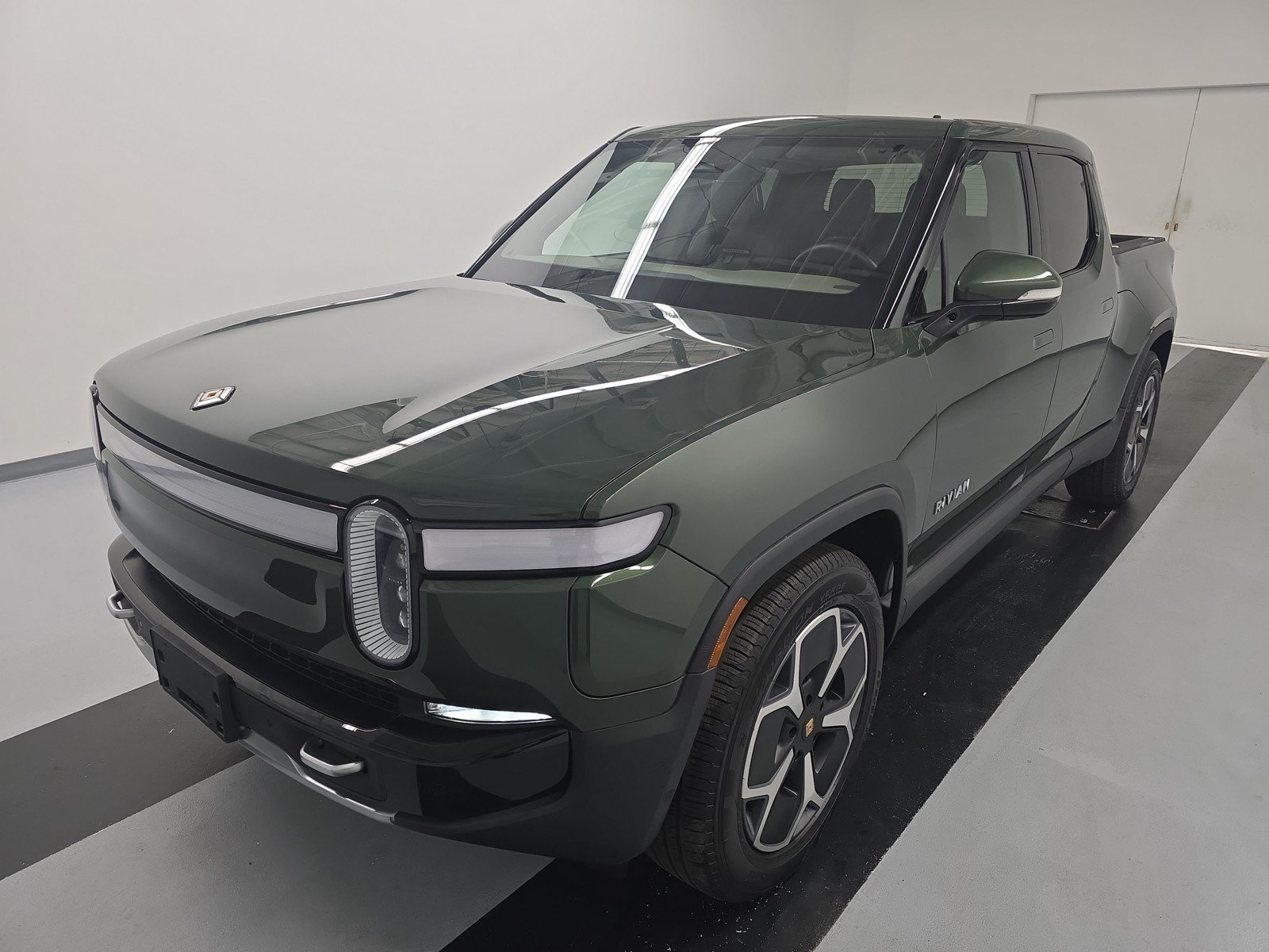 Used 2024 Rivian R1T Adventure AWD/4WD image 1