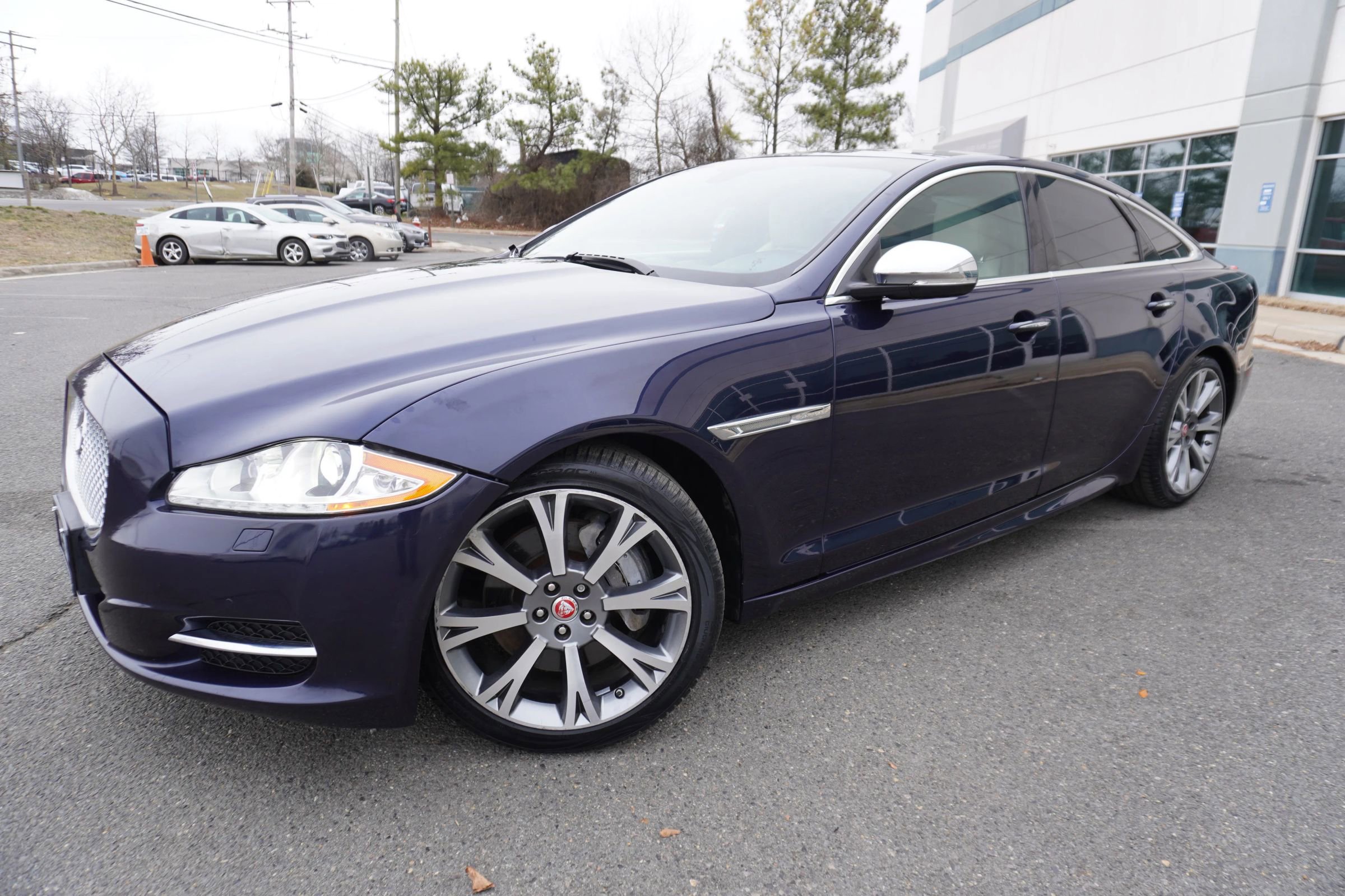 Used 2015 Jaguar XJ image 3