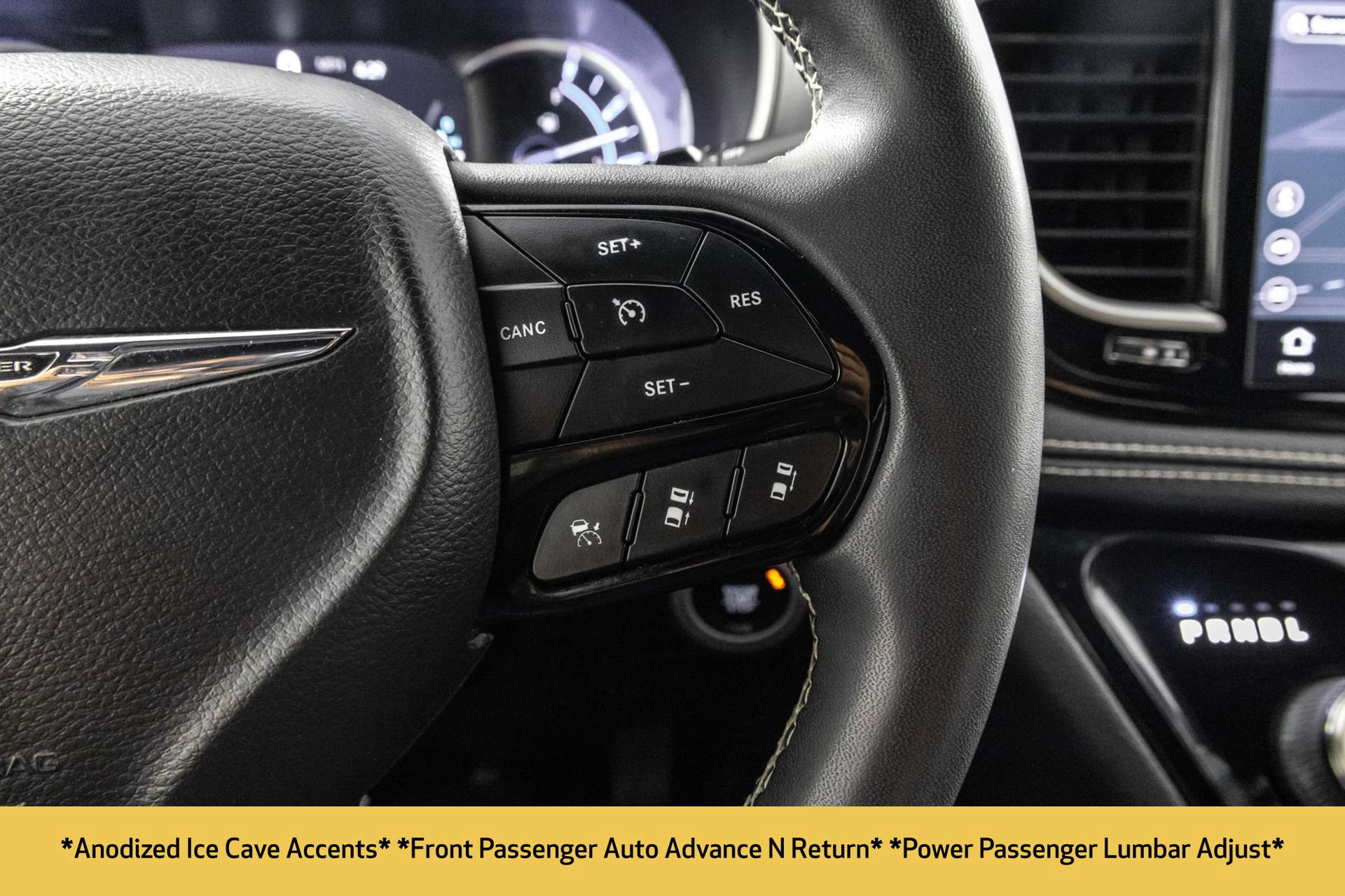 Used 2022 Chrysler Pacifica Touring-L w/ Uconnect Theater Family Group FWD image 31