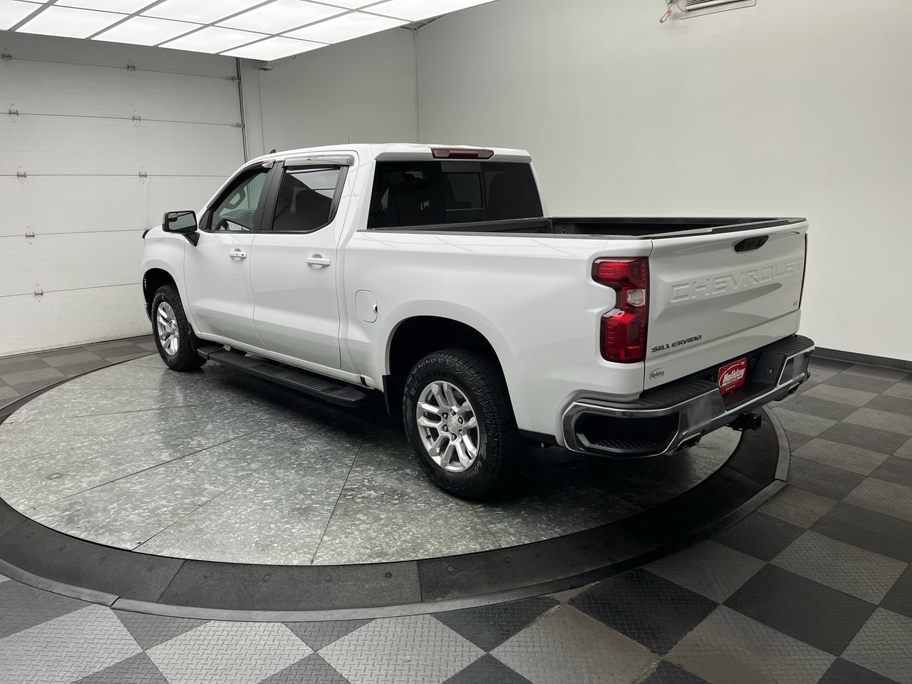 Certified 2022 Chevrolet Silverado 1500 LT AWD/4WD image 2