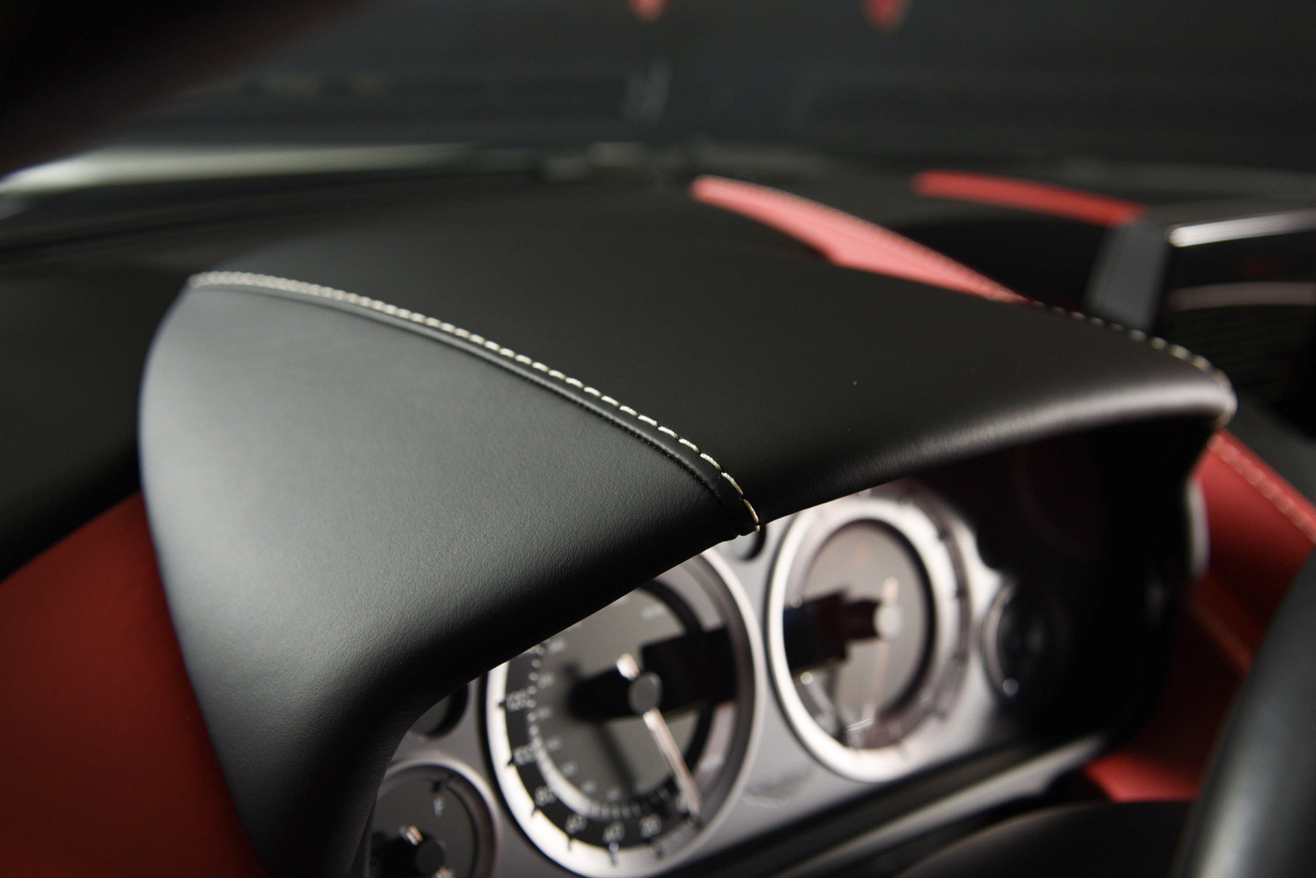 Used 2013 Aston Martin V8 Vantage Coupe image 16