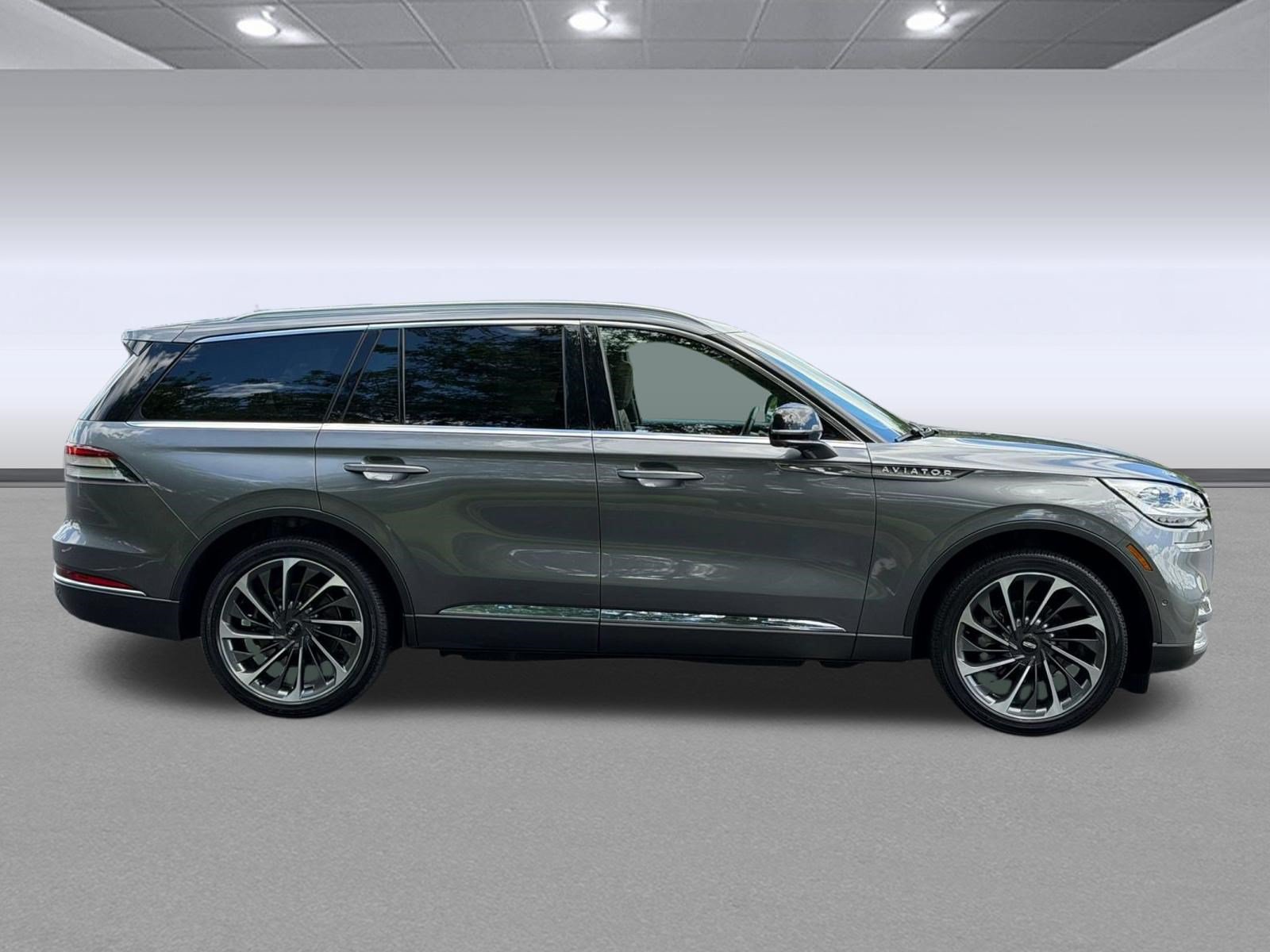 Used 2023 Lincoln Aviator Reserve w/ Equipment Group 201A AWD/4WD image 8
