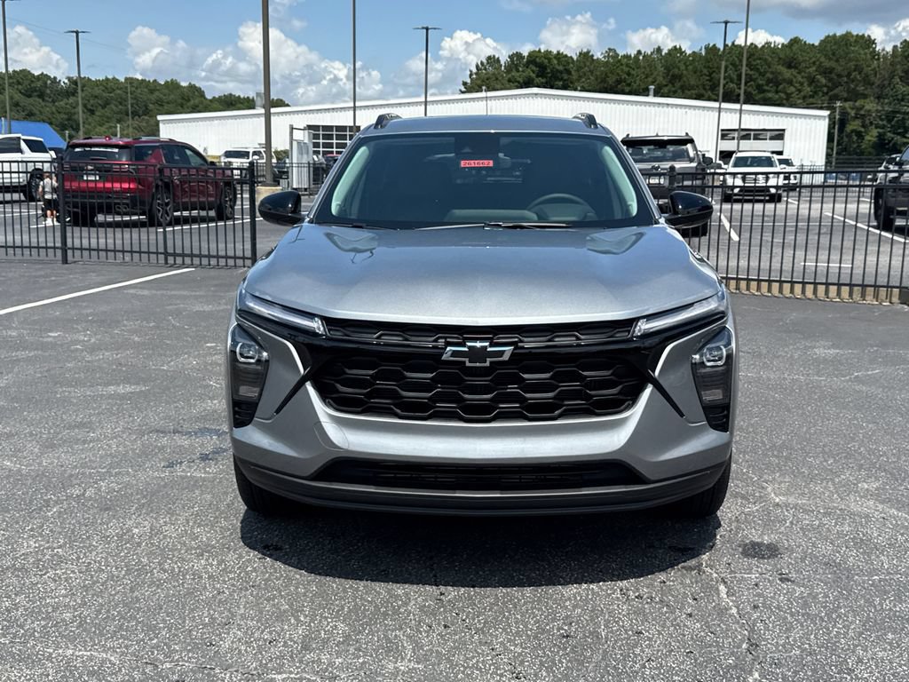 New 2026 Chevrolet Trax LT w/ Midnight Edition FWD image 3