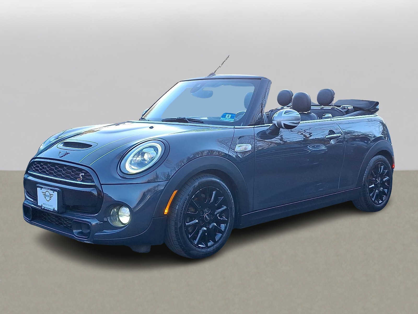 Used 2019 MINI Cooper S image 1