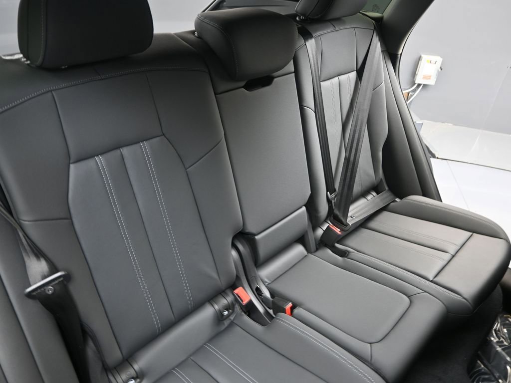 Used 2025 Audi Q5 Premium w/ Convenience Package image 16