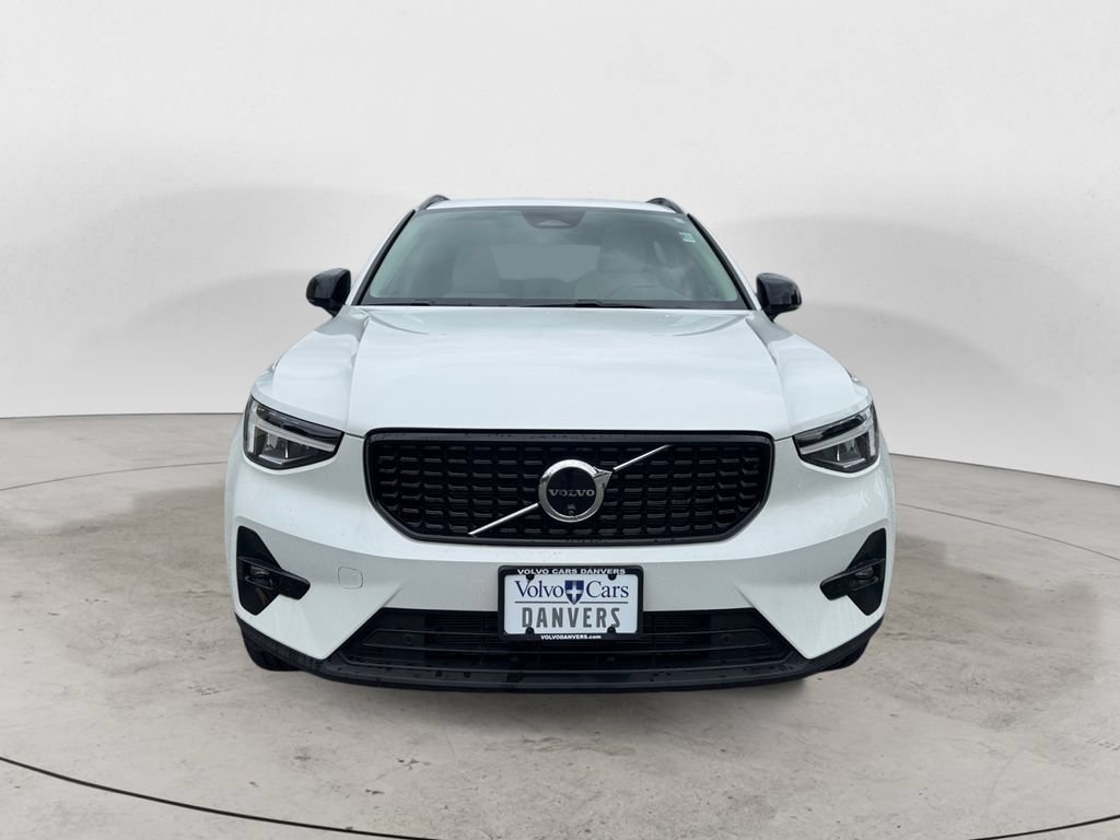 Used 2025 Volvo XC40 B5 Plus AWD/4WD image 30