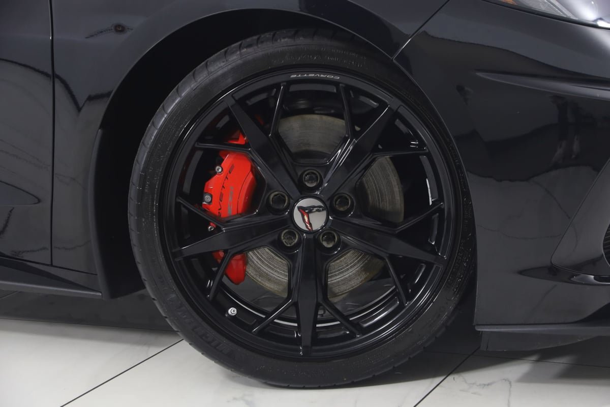 Used 2021 Chevrolet Corvette Stingray Premium Cpe w/ Z51 Performance Package RWD image 19