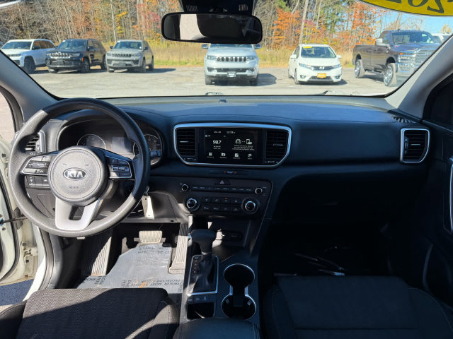 Used 2020 Kia Sportage LX AWD/4WD image 11