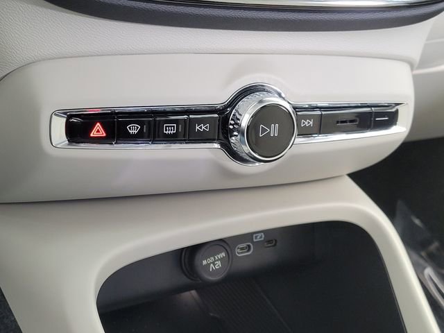 New 2026 Volvo XC40 B4 Plus w/ Climate Package FWD image 17