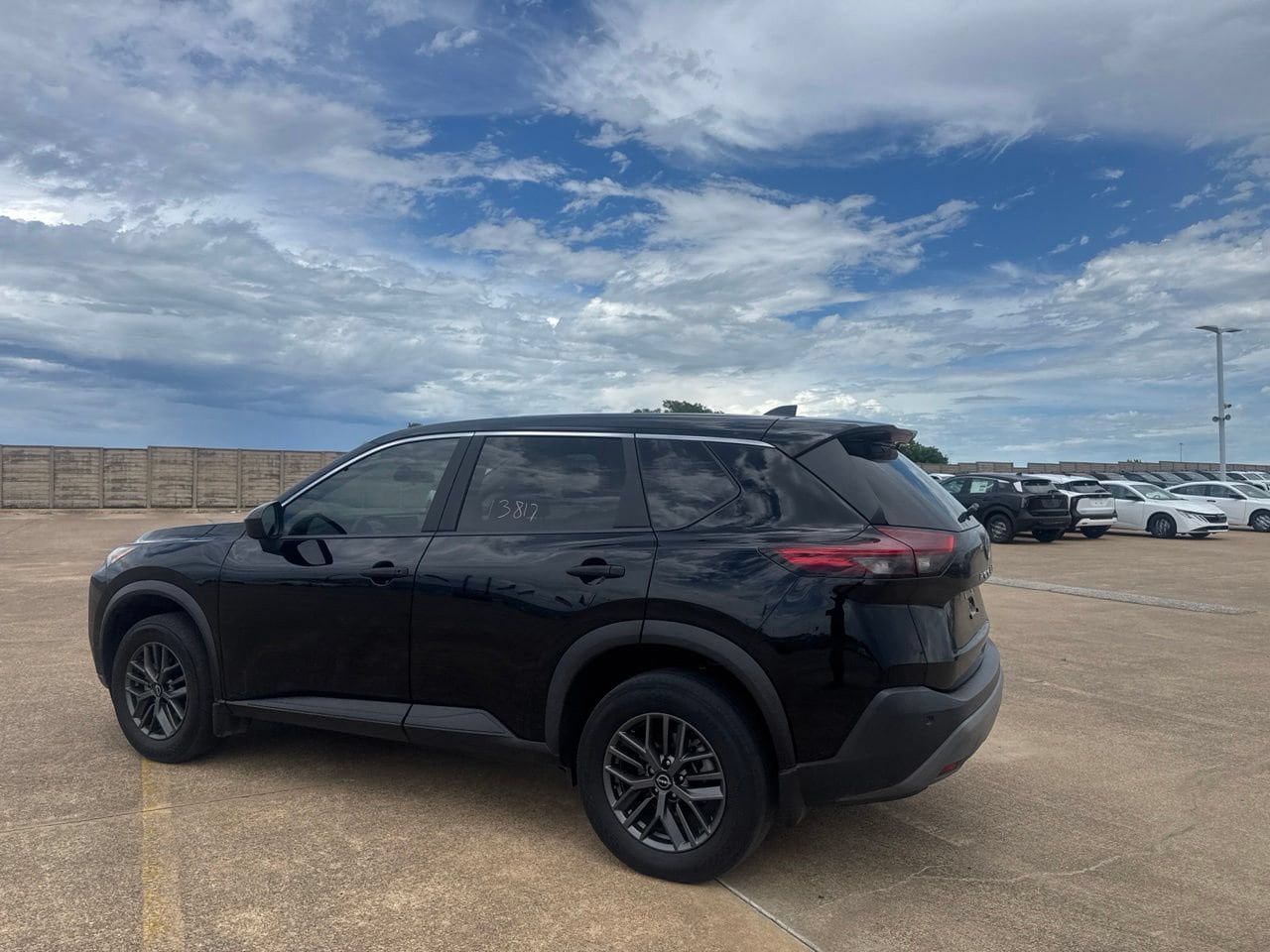 Used 2023 Nissan Rogue S FWD image 14
