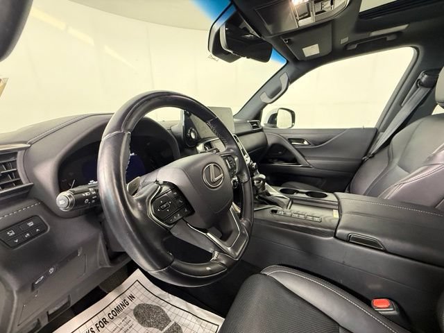 Used 2022 Lexus LX 600 4WD w/ Luxury Package image 8
