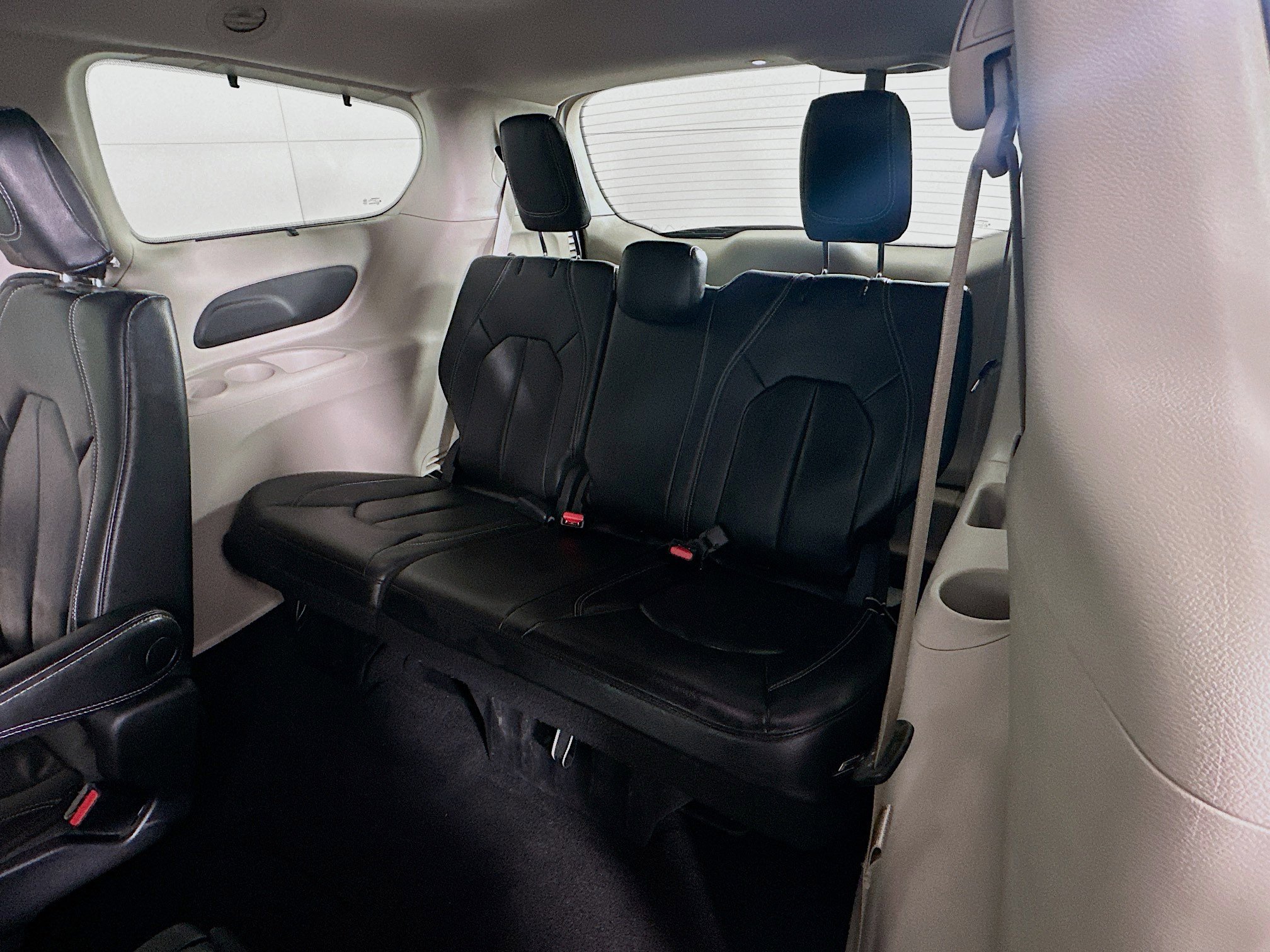 Used 2022 Chrysler Pacifica Touring-L image 28