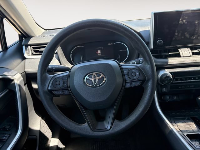 Used 2025 Toyota RAV4 XLE AWD/4WD image 12