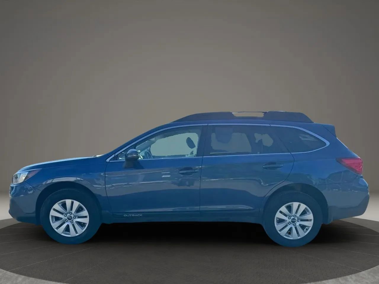 Used 2019 Subaru Outback 2.5i Premium AWD/4WD image 2