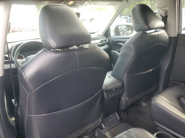 Used 2023 Toyota Highlander LE image 12
