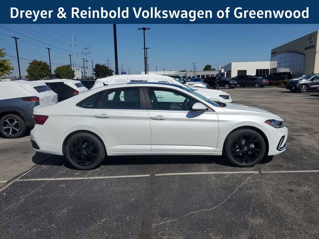 New 2025 Volkswagen Jetta SE image 2