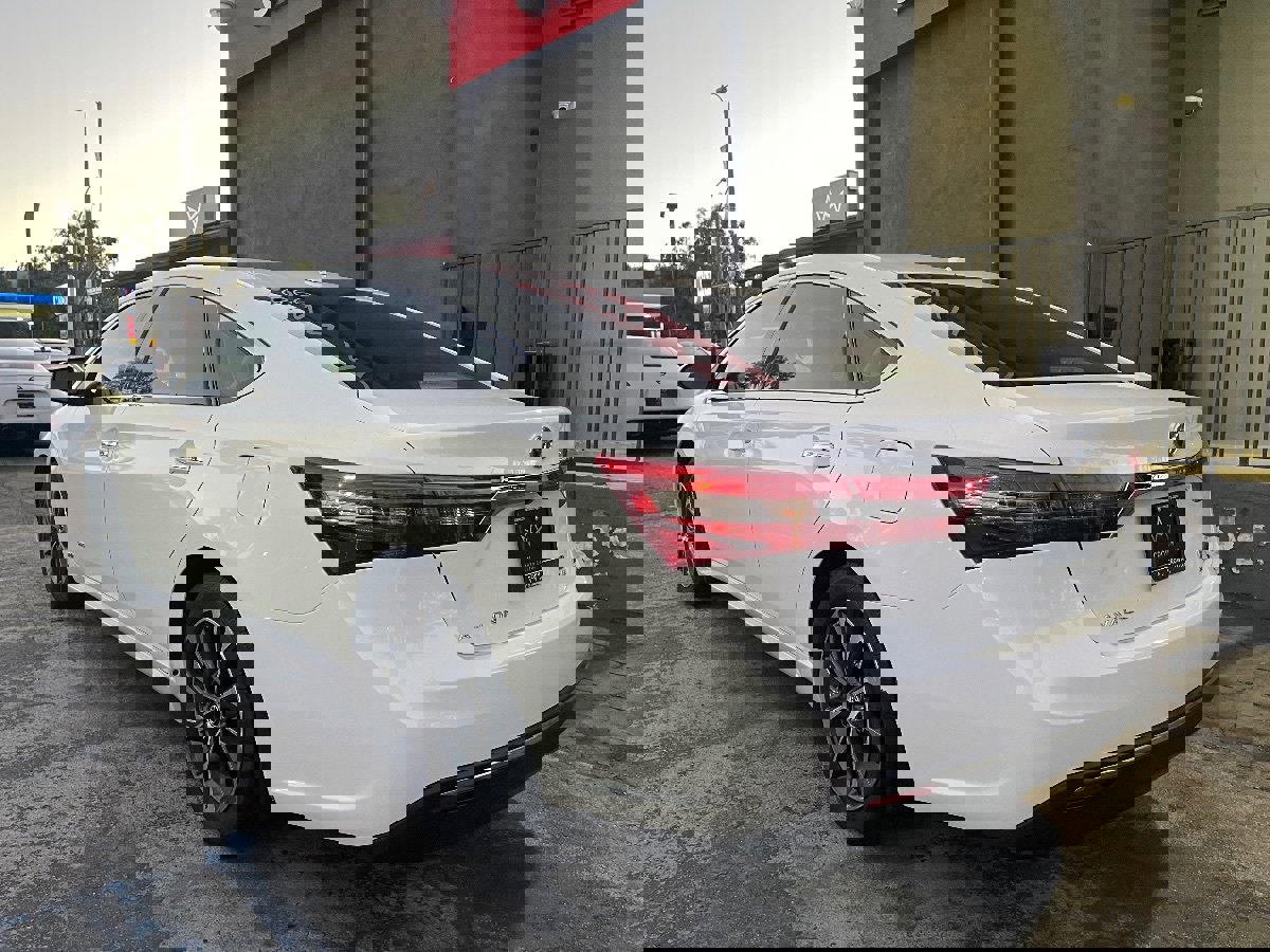 Used 2016 Toyota Avalon XLE Premium image 7