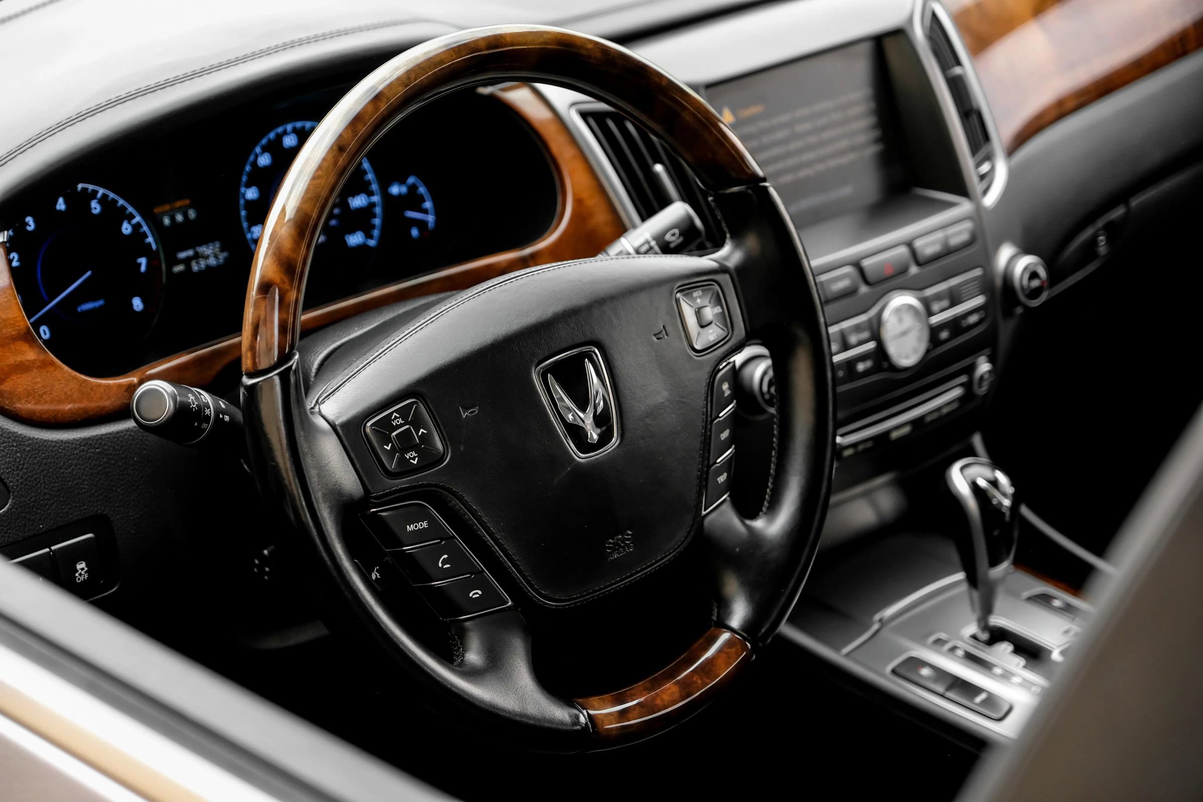 Used 2013 Hyundai Equus Signature image 18