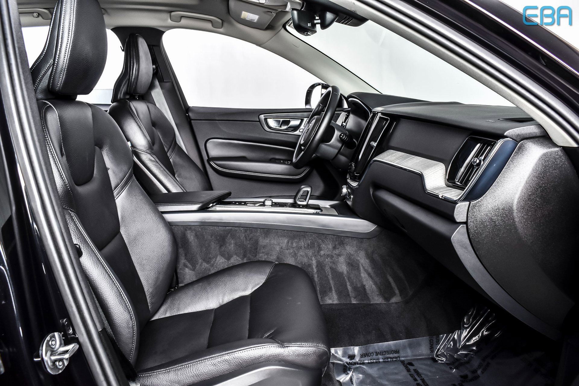 Used 2025 Volvo XC60 B5 Plus image 25