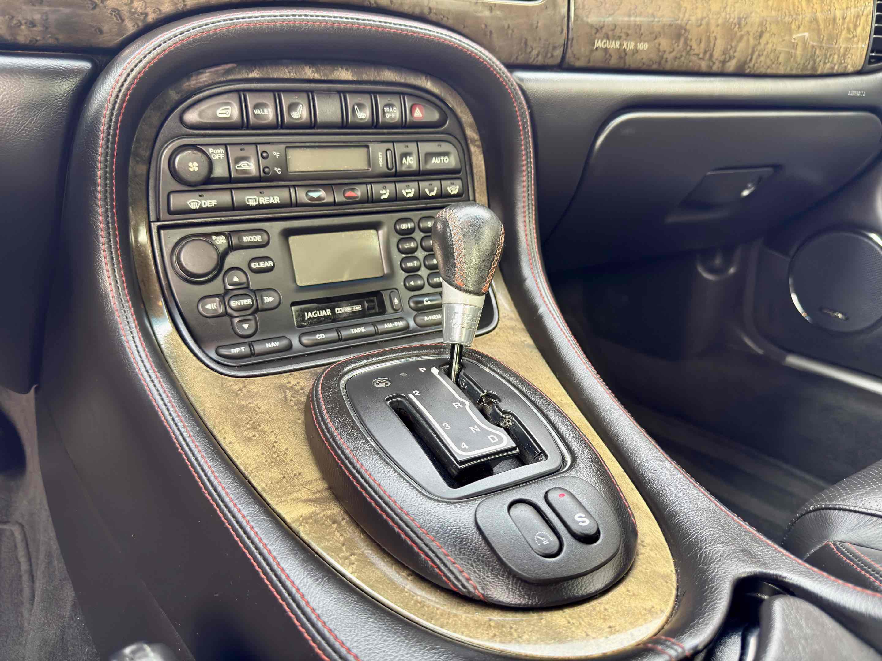 Used 2002 Jaguar XJ8 image 58