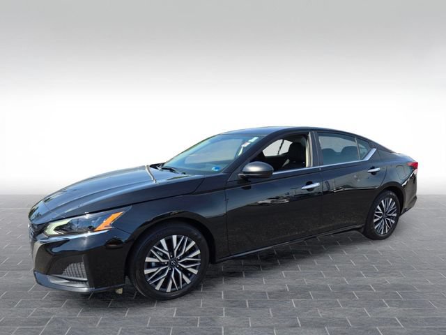 Used 2025 Nissan Altima 2.5 SV FWD image 3