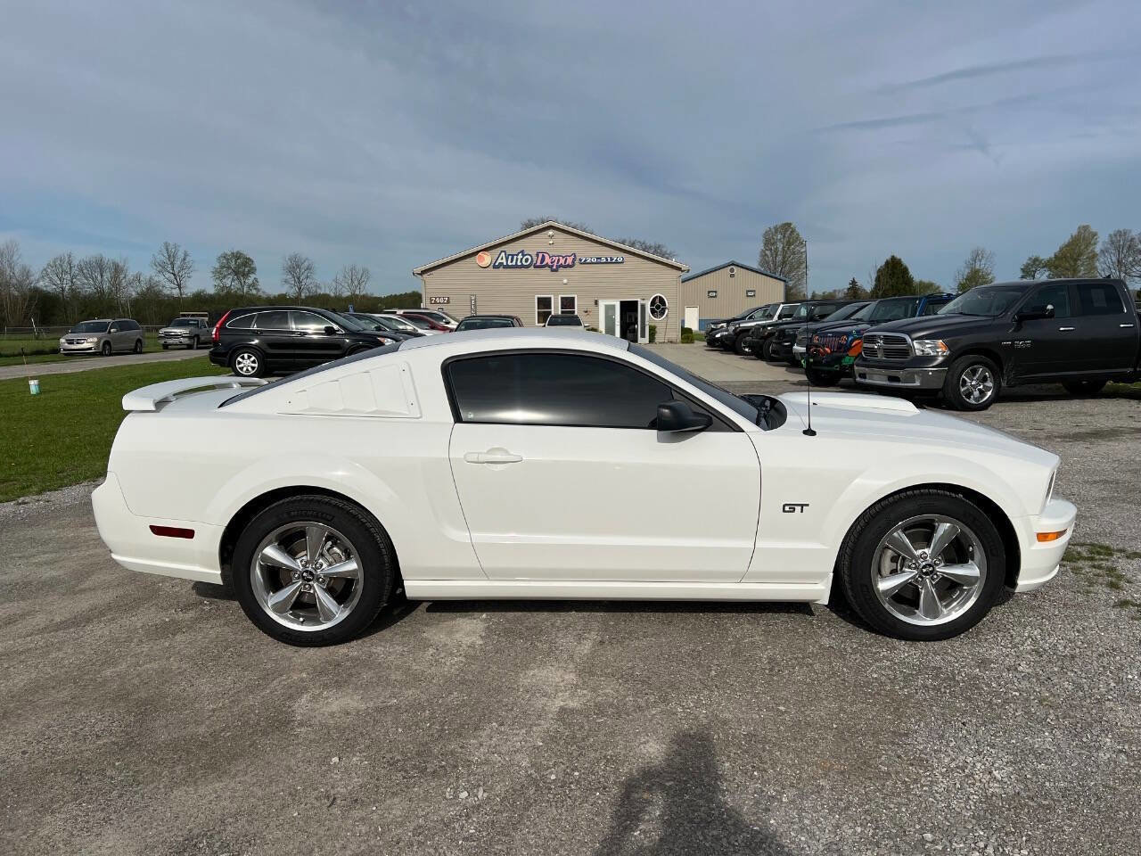 Used 2006 Ford Mustang GT RWD image 2