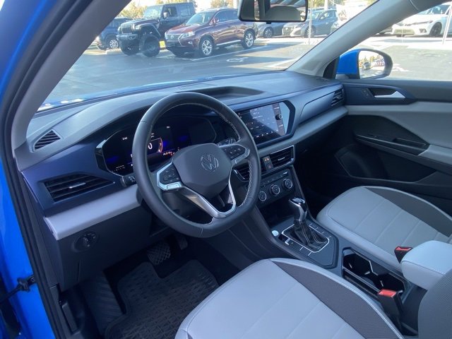 Used 2022 Volkswagen Taos SE w/ Panoramic Sunroof Package image 12